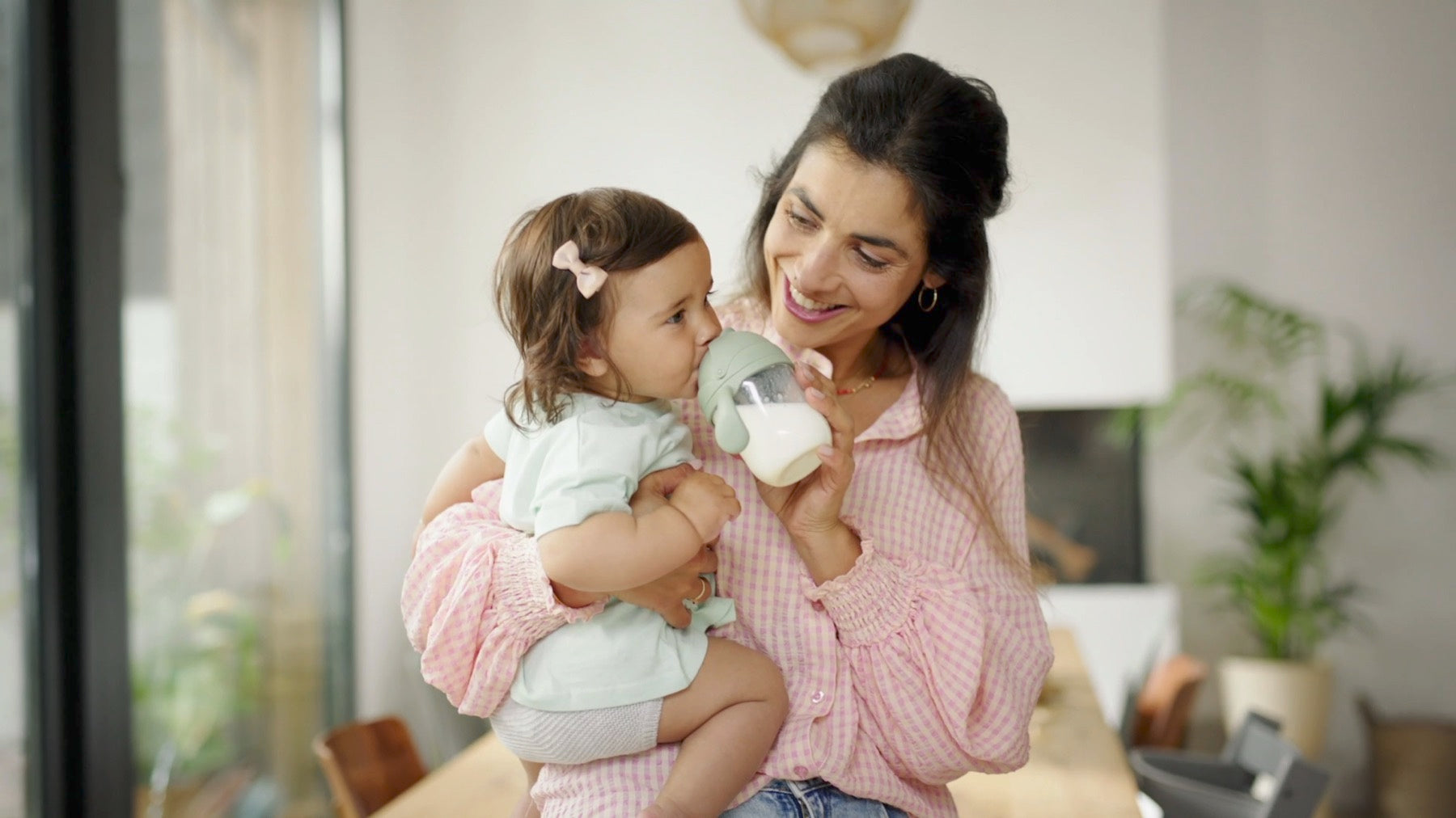 7 señales de cólicos en bebés (vs lo que NO es cólico) y qué hacer hoy mismo