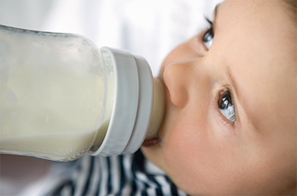 ¿Qué cantidad de grasa contiene la leche de fórmula de Kabrita?