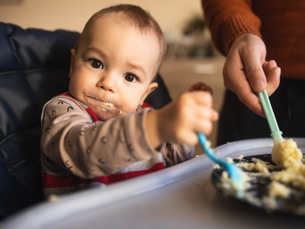 Introducción a Sólidos: Guía Paso a Paso para Mamás Primerizas