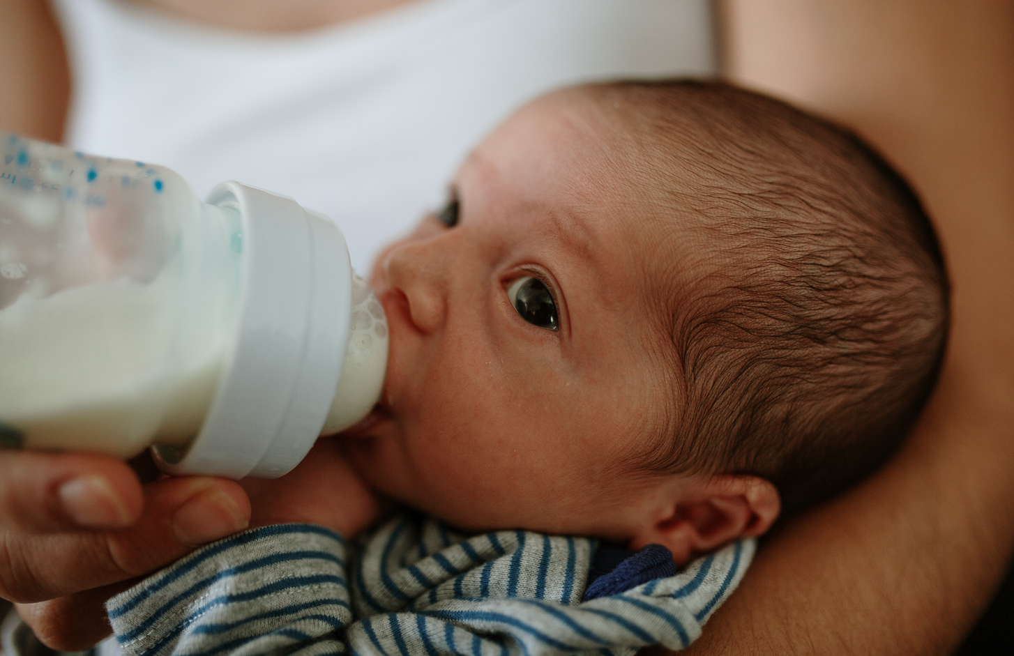 ¿Está Tomando Suficiente Leche? Señales Clave para Saberlo