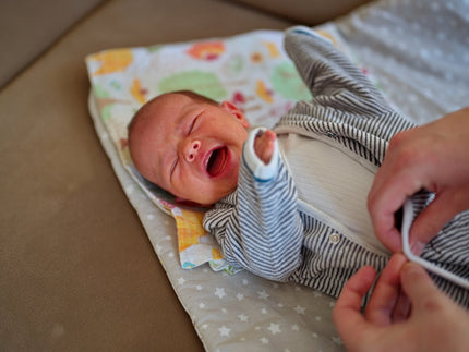 Cólicos Nocturnos: Cómo Ayudar a Tu Bebé y Recuperar Tus Horas de Sueño