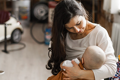 Descubre posturas para la lactancia materna, ¡creando una experiencia cómoda para tu peque!